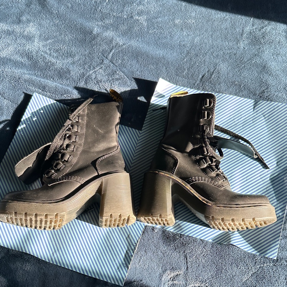 Dr Martens Black Platform Lace-Up Boots 5 preowned - Picture 12 of 13